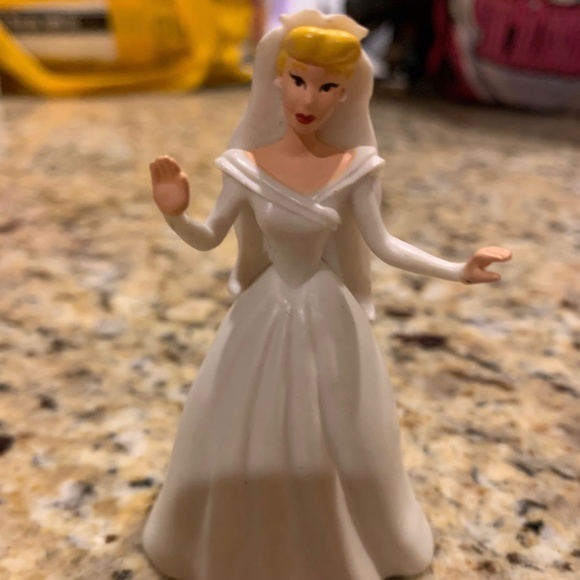 Disney Cinderella Figurine - Picture 1 of 4